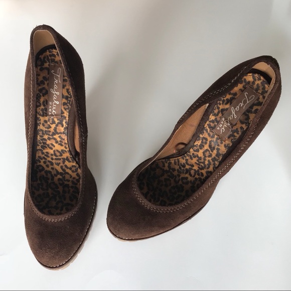 Elegant Brown Suede Women's Heels - Picture 3 of 8